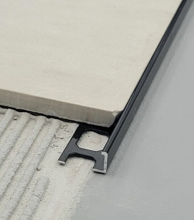 Afslutningsprofil til fliser blank sort lige